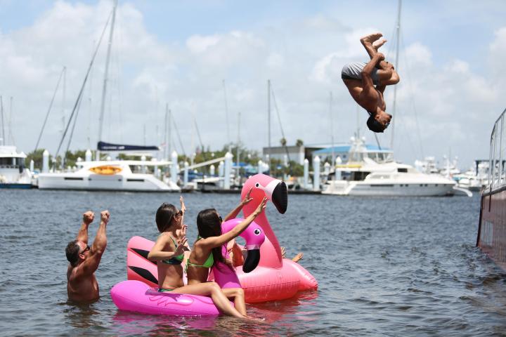 sip & dip catamaran cruise